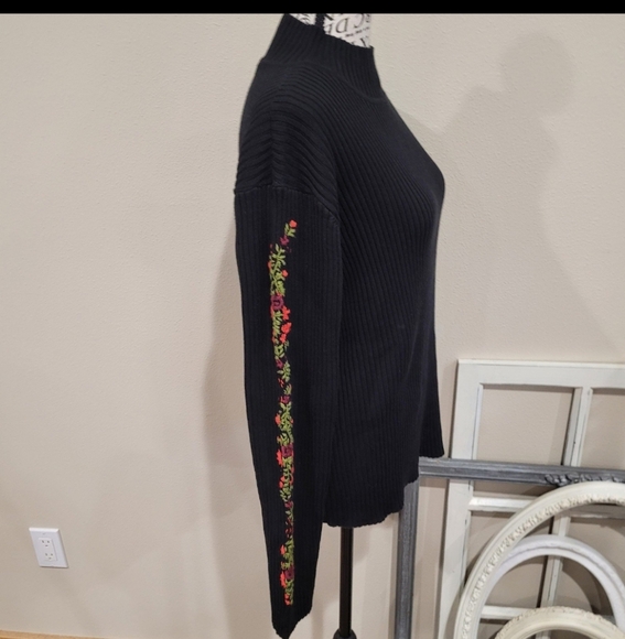 Boho Ribbed Mock Neck Sweater Women's SZ XL black /embroidery detailed sleeves - Picture 2 of 12
